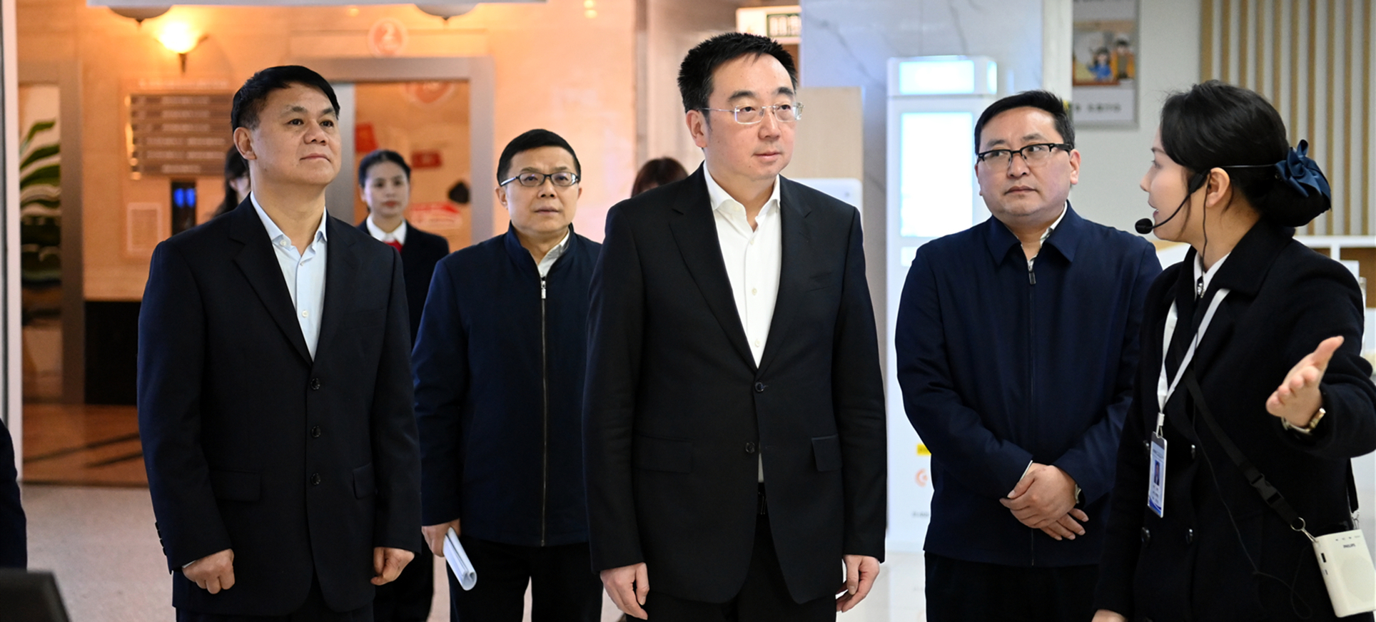 董里到省政务服务大厅博彩平台窗口调研时强调：<br>强化宗旨意识 改革创新举措 用心用情做好水利政务服务